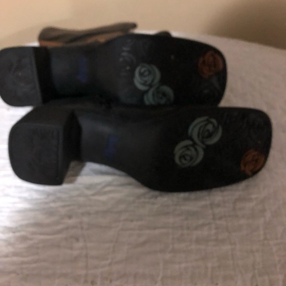 Above the ankle black/brown/blue boots by Clarks. - Picture 2 of 4